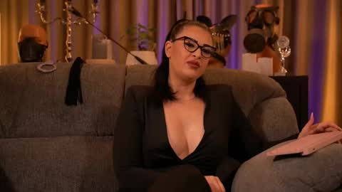 Snapshot of mistresskellykent chatting on September 25, 11:57 pm Mistress Kelly online show from September 25, 11:57 pm
