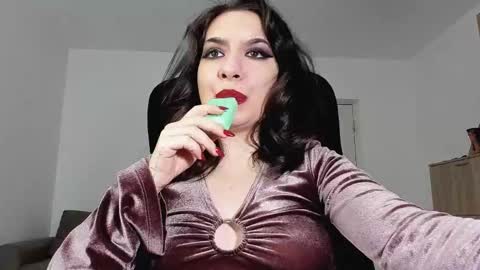 Snapshot of mistressmichelle5 chatting on February 28, 3:37 am YourGoddessM online show from February 28, 3:37 am