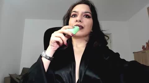Snapshot of mistressmichelle5 chatting on December 7, 11:29 am YourGoddessM online show from December 7, 11:29 am