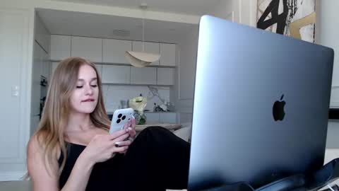 mistressuniverse online show from June 22, 8:44 am