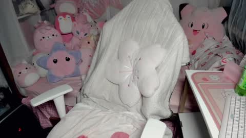 Snapshot of mistymystic chatting on December 13, 1:04 am Misty online show from December 13, 1:04 am