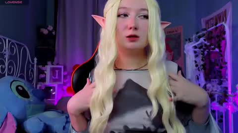 Snapshot of mizukinoyoru chatting on February 14, 8:37 pm Mizuki online show from February 14, 8:37 pm