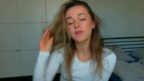 mmminnie online show from April 27, 12:35 pm