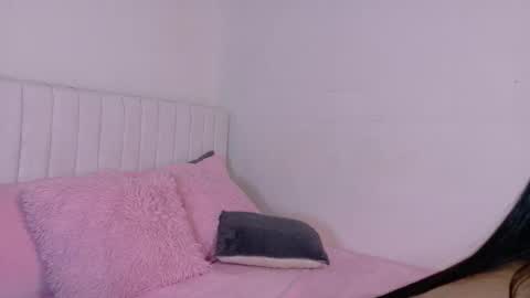 zoe ross online show from December 17, 7:40 pm