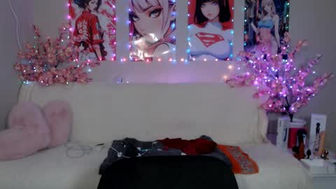 Molly online show from April 24, 12:30 pm