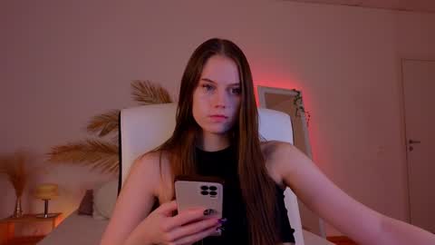 Snapshot of mol1y_kitten chatting on December 14, 9:35 pm Molly online show from December 14, 9:35 pm