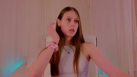 Snapshot of mol1y_kitten chatting on October 2, 9:31 pm Molly online show from October 2, 9:31 pm