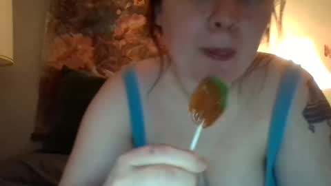 Snapshot of mollsballs123 chatting on October 28, 2:28 am mollsballs123 online show from October 28, 2:28 am