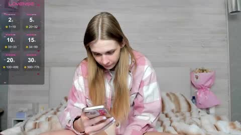 Snapshot of molly_hunt chatting on March 8, 3:59 am Molly Hunt online show from March 8, 3:59 am