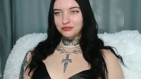 Snapshot of molly_montanaaa chatting on December 18, 9:36 am Lina online show from December 18, 9:36 am