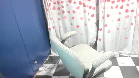 molly_moons online show from July 25, 12:23 pm
