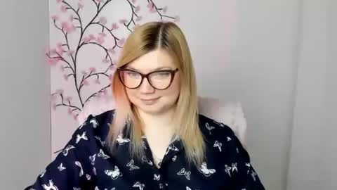 Molly online show from April 22, 11:40 am