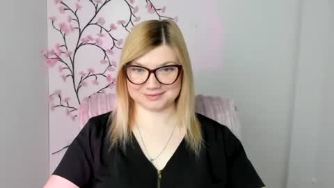 Molly online show from April 24, 12:30 pm