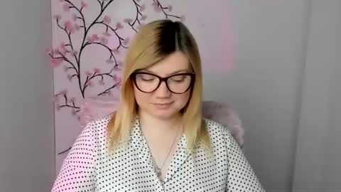 Molly online show from April 10, 11:38 am