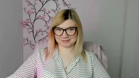 Molly online show from April 23, 11:50 am