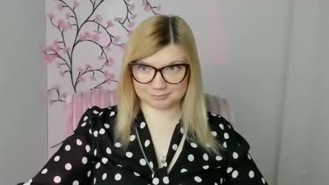 Molly online show from April 21, 11:28 am