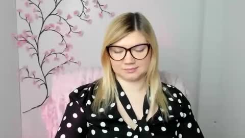 Molly online show from December 18, 12:54 pm