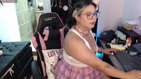 Snapshot of molly_shake chatting on September 18, 6:34 am Molly online show from September 18, 6:34 am