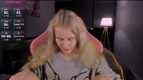 molly_toads online show from February 3, 5:18 am