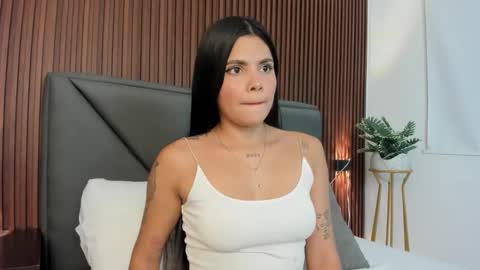 mollylove_ online show from February 16, 7:14 pm