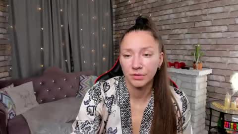 hi im Molly heregreat boobs big heart  warm pussy  online show from April 25, 12:46 am