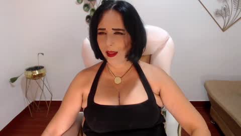 Snapshot of mom_xxx chatting on January 28, 10:56 pm Sara online show from January 28, 10:56 pm