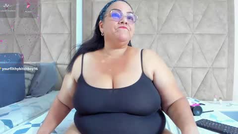 Snapshot of mommy_cute chatting on February 12, 3:51 am Jelitza online show from February 12, 3:51 am