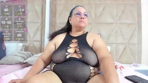 Snapshot of mommy_cute chatting on February 23, 12:58 am Jelitza online show from February 23, 12:58 am