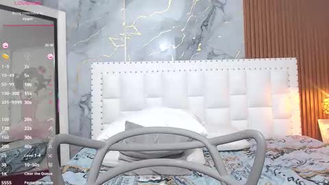 Daphne  online show from February 11, 6:30 am