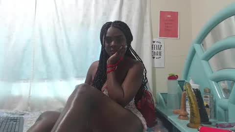 Snapshot of mommywebcam chatting on December 21, 8:43 pm DINAH online show from December 21, 8:43 pm
