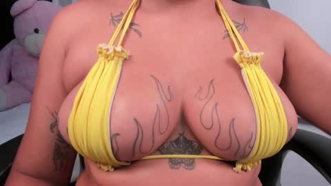 Momo  online show from April 17, 4:14 am