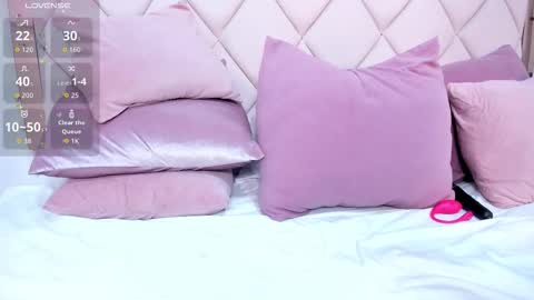 Momo  online show from October 14, 10:45 pm