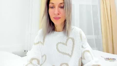 Snapshot of mona_cruz chatting on February 6, 8:56 pm Mona online show from February 6, 8:56 pm