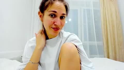 Snapshot of mona_cruz chatting on February 1, 8:58 pm Mona online show from February 1, 8:58 pm