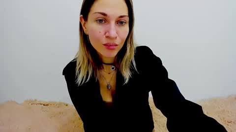 Snapshot of mona_cruz chatting on January 25, 8:31 pm Mona online show from January 25, 8:31 pm