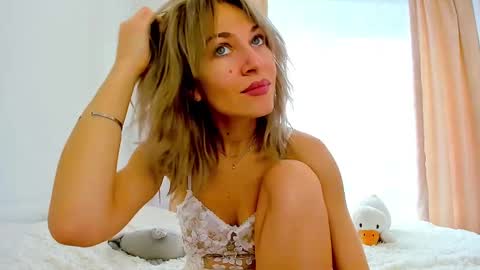 Snapshot of mona_cruz chatting on February 22, 7:01 am Mona online show from February 22, 7:01 am