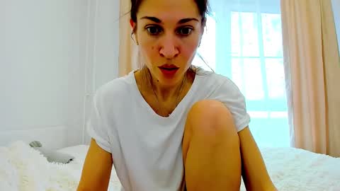 Snapshot of mona_cruz chatting on February 2, 6:59 am Mona online show from February 2, 6:59 am
