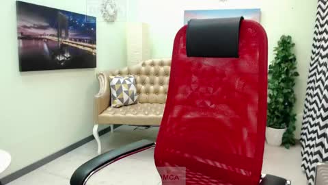 Mona online show from April 25, 1:41 pm