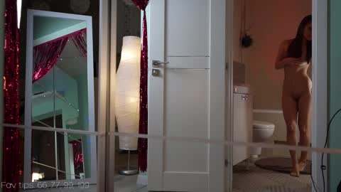 Snapshot of moni_carroll chatting on February 27, 5:04 pm Monia Help me get 20000 subscribers online show from February 27, 5:04 pm