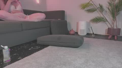 Monica online show from July 4, 4:14 pm
