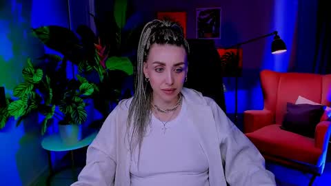 monicariley online show from April 27, 11:07 am