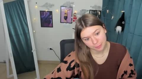 Snapshot of monika_youu chatting on December 14, 7:40 am Monika online show from December 14, 7:40 am