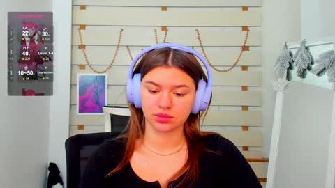 Snapshot of monika_youu chatting on December 29, 7:39 am Monika online show from December 29, 7:39 am