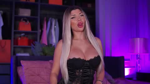 Moni online show from October 4, 8:53 am