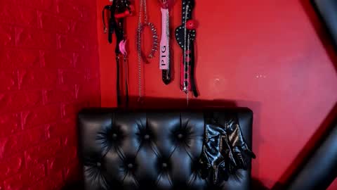 Monttserratt online show from December 13, 7:53 pm