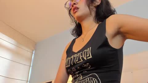 Snapshot of moon__april chatting on September 13, 10:07 pm Elizabeth online show from September 13, 10:07 pm