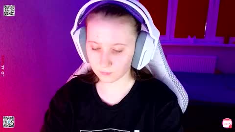 Lola online show from March 22, 4:57 pm