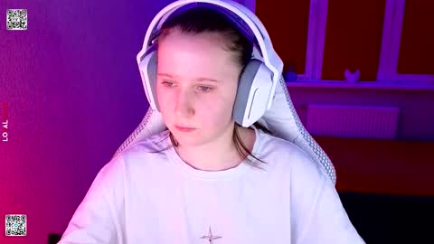 Lola online show from March 13, 5:14 pm