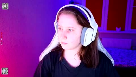 Lola online show from April 15, 4:18 pm