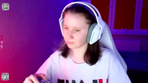 Lola online show from March 28, 4:50 pm